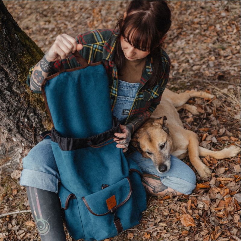 Oddělená kapsa s podsedákem a organizace prostoru – REDANT Deluxe