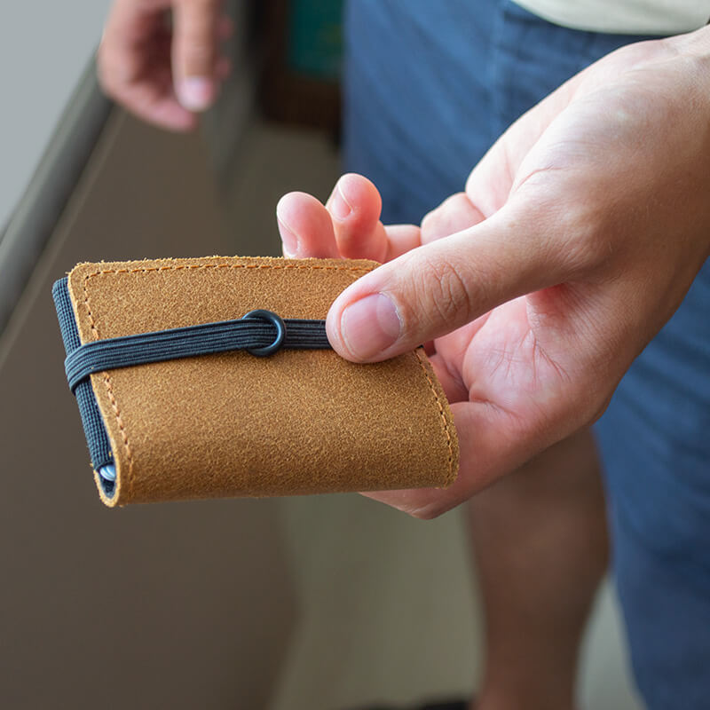 REDANT mini peněženka z voskované kůže NATIVE hnědá