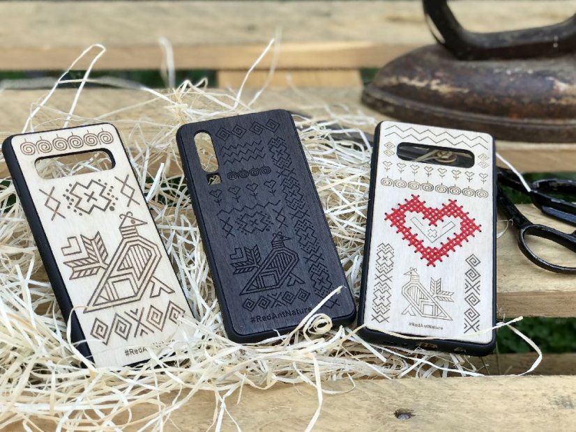 Drevený zadný kryt Folk na Iphone 8