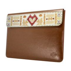 Kožené puzdro na notebook Folk srdce hnedé MacBook Pro 16" (2021)