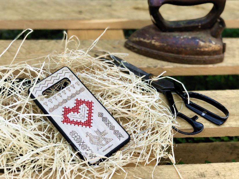 Drevený zadný kryt Folk 2 iPhone 11