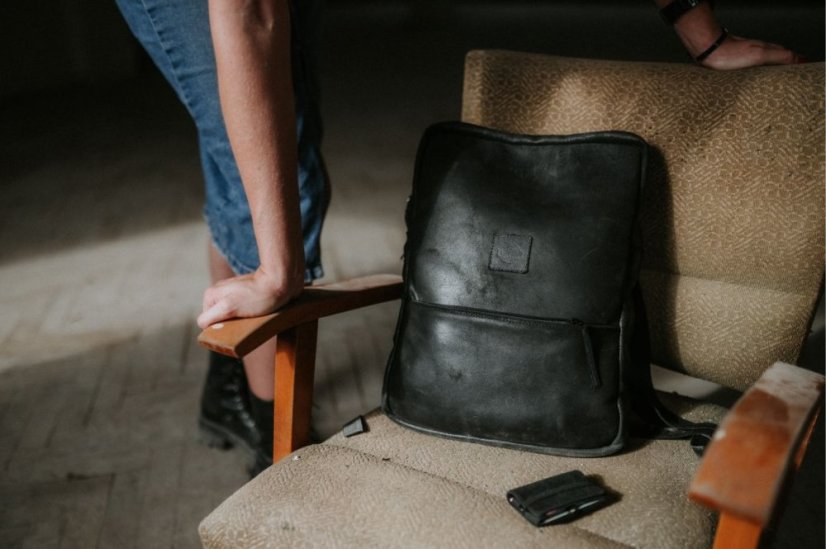 REDANT kožený batoh NATIVE čierny MacBook 15" a 16"