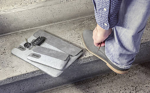 Knižkové puzdro FELT sivé iPhone 14