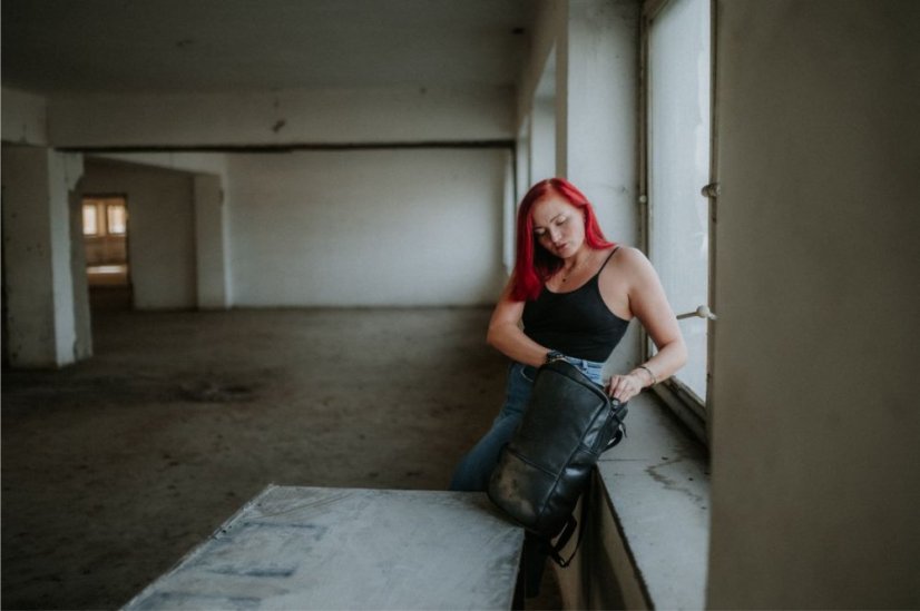 REDANT kožený batoh NATIVE čierny MacBook 15" a 16"