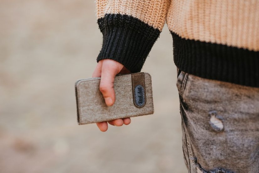 Knižkové puzdro FELT béžové iPhone 11