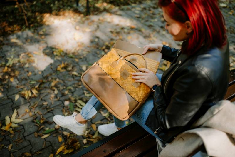 Polstrovaná priehradka na MacBook a vnútorné usporiadanie